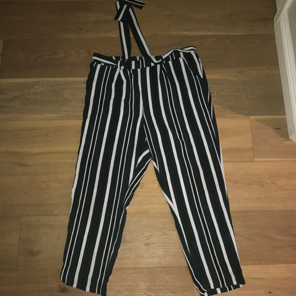 Rue 21 green/white/black pants that tie up